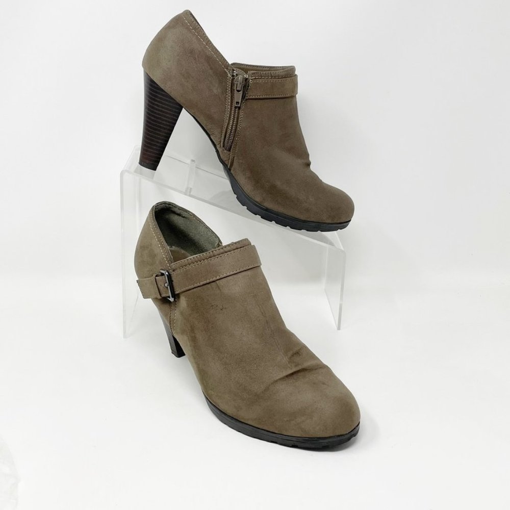 White Mountain Womens Taupe Faux Suede Side Zip Heeled Bootie Size 9.5